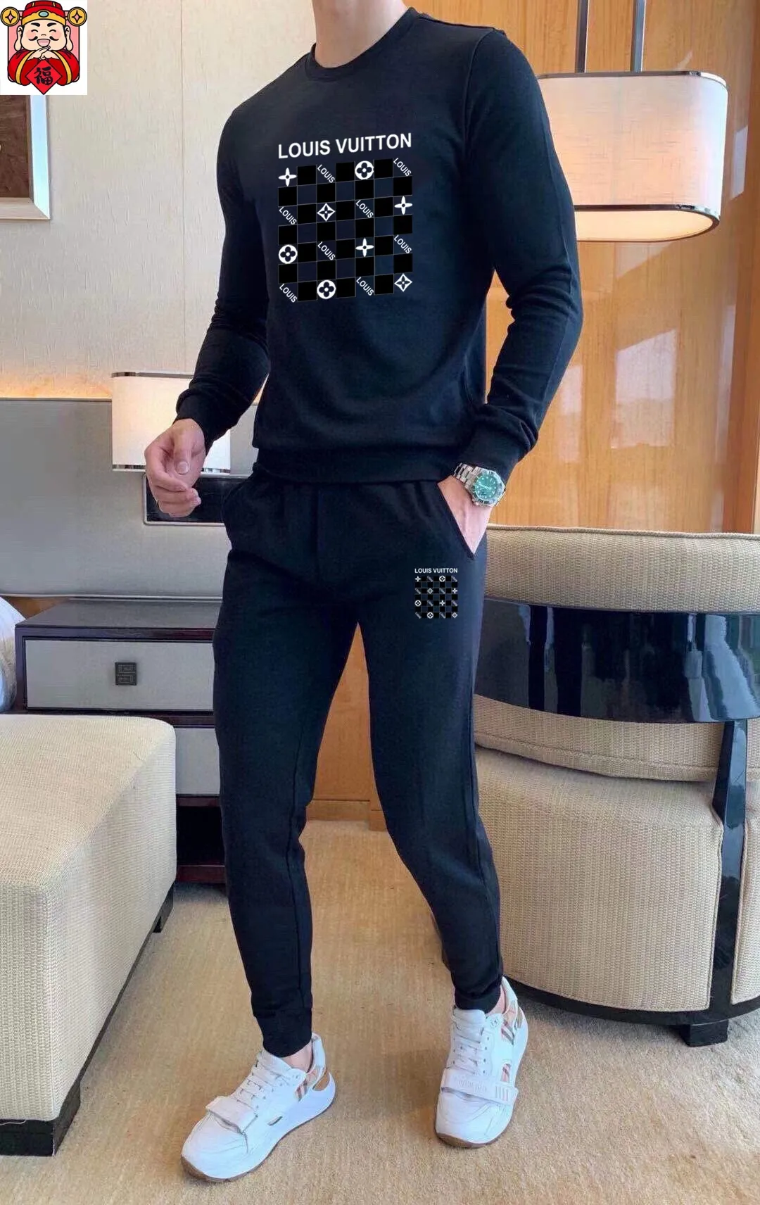 🅿️380 [LV Louis Vuitton] (Fat Man Gospel) hot-selling suit is coming. Focus on the original version of the official website. 2025 new hot-selling sweatshirt suit. The original order is hard to buy🇭🇰. It is the meticulous work of top designers for a fitting and perfect upper body effect. All-natural high-quality Roman cotton 100%, close-fitting comfort, noble and elegant! Original hardware embodies elegance and nobility! Counter size: M-5XL (maximum wear up to 220 pounds)
